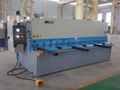 Máy Cắt Tôn Thủy Lực CNC