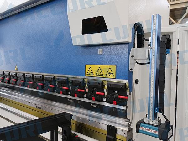 Máy Chấn CNC 8 Trục